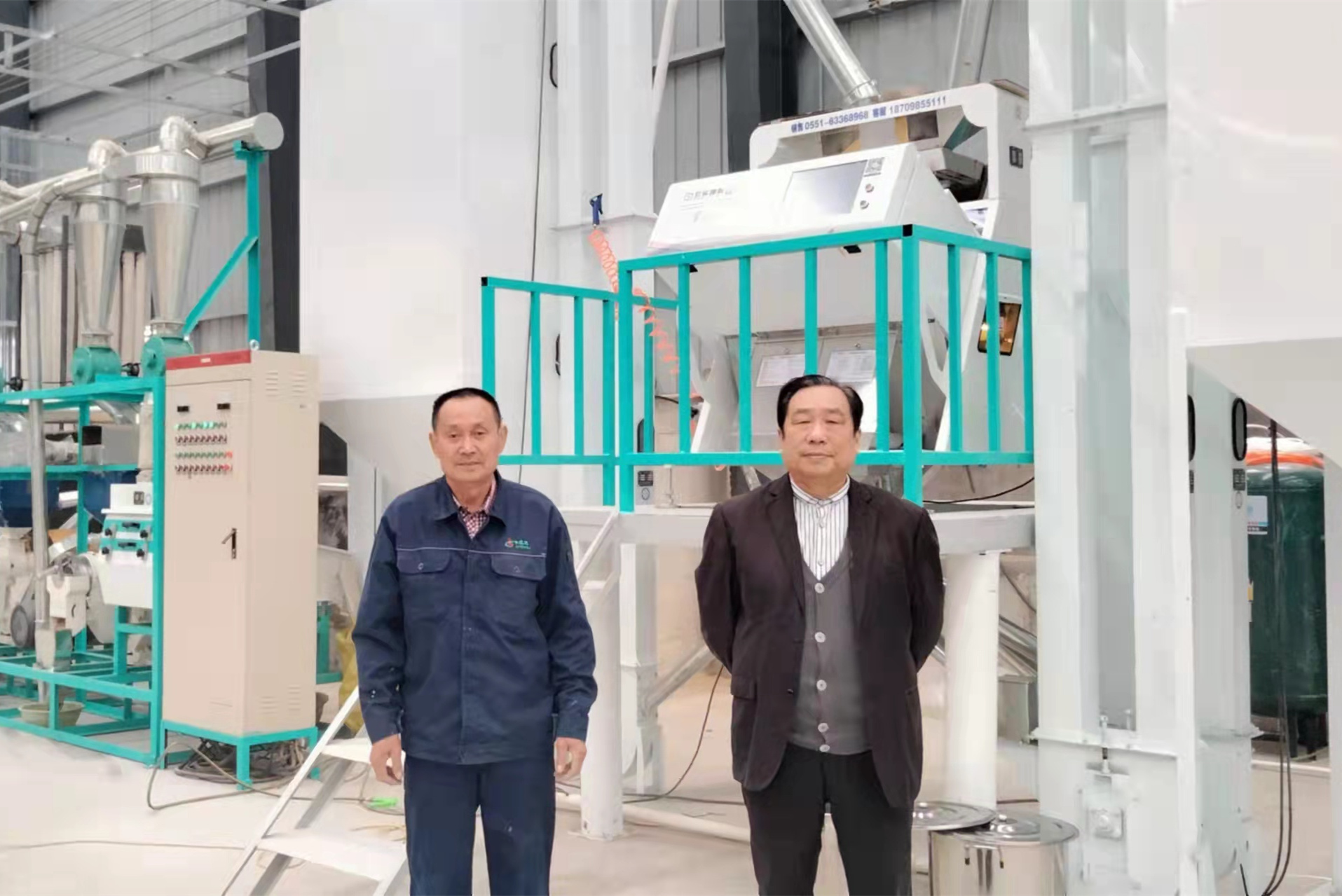 許昌小米加工設備客戶留念合影